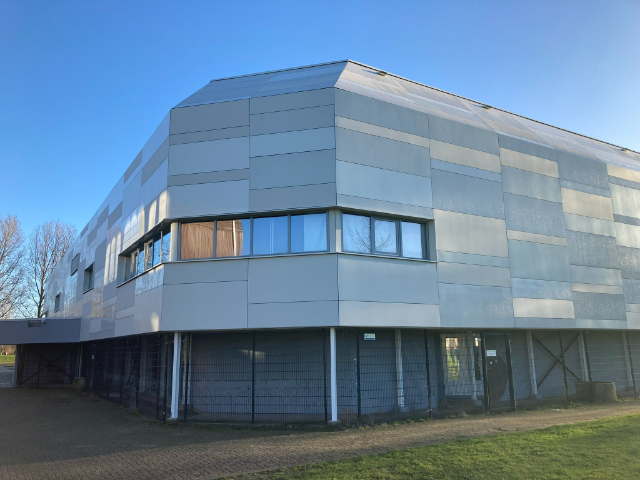 Gevel van een sporthal met Steni Colour gevelbekleding